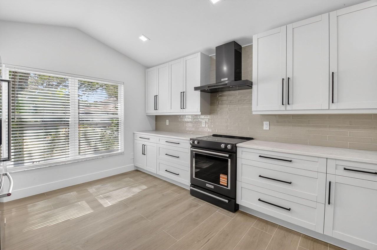 1095 Anchor Pt - Photo 7 of 50