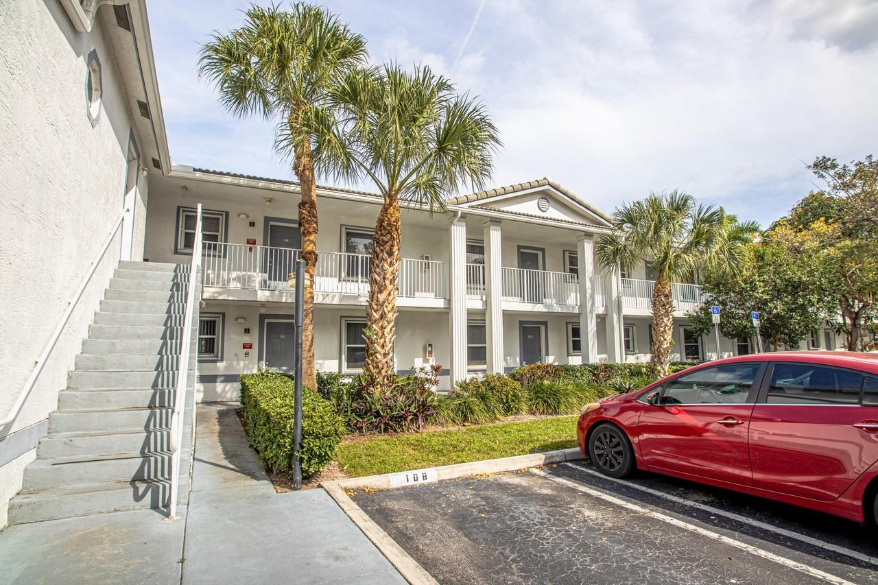 9013 Nw 38th Dr Apt 207 - Photo 3 of 13