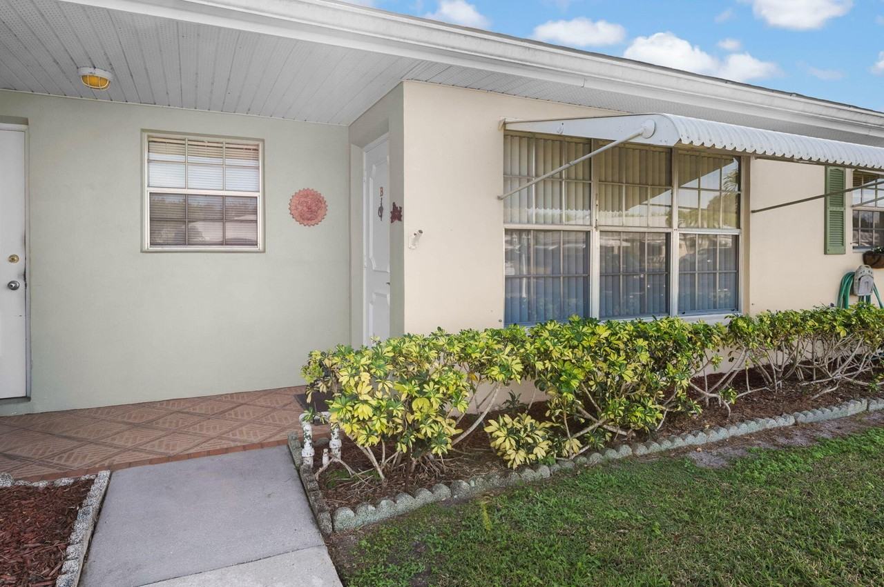 911 Savannas Point Dr Apt B - Photo 3 of 22