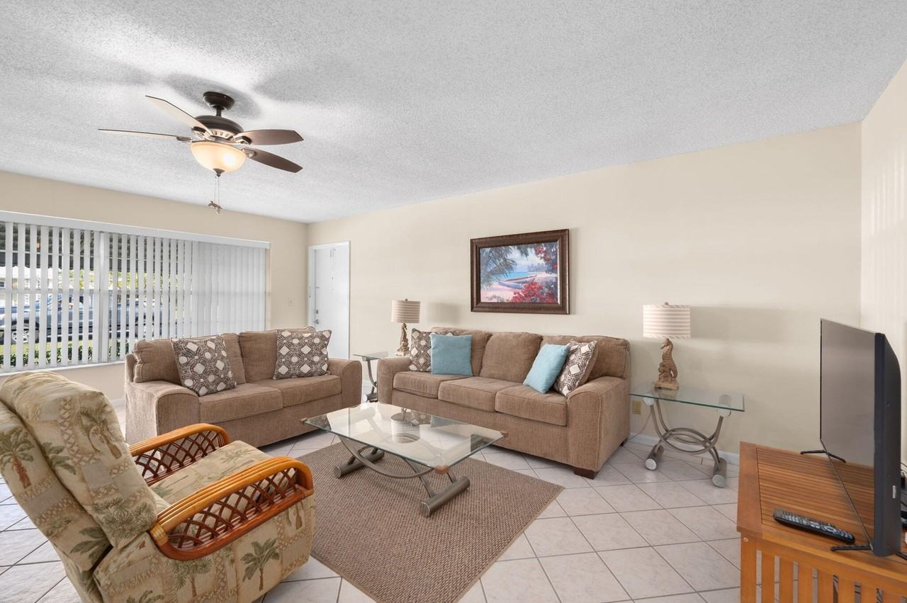 911 Savannas Point Dr Apt B - Photo 4 of 22