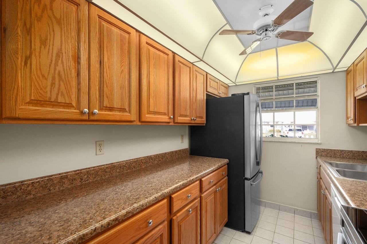 911 Savannas Point Dr Apt B - Photo 7 of 22