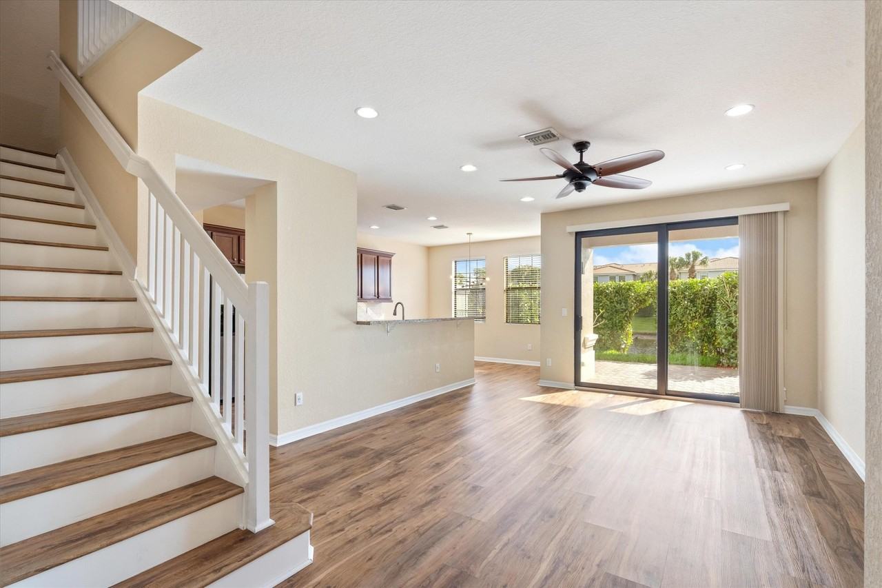 119 Gramercy Square Dr - Photo 4 of 22