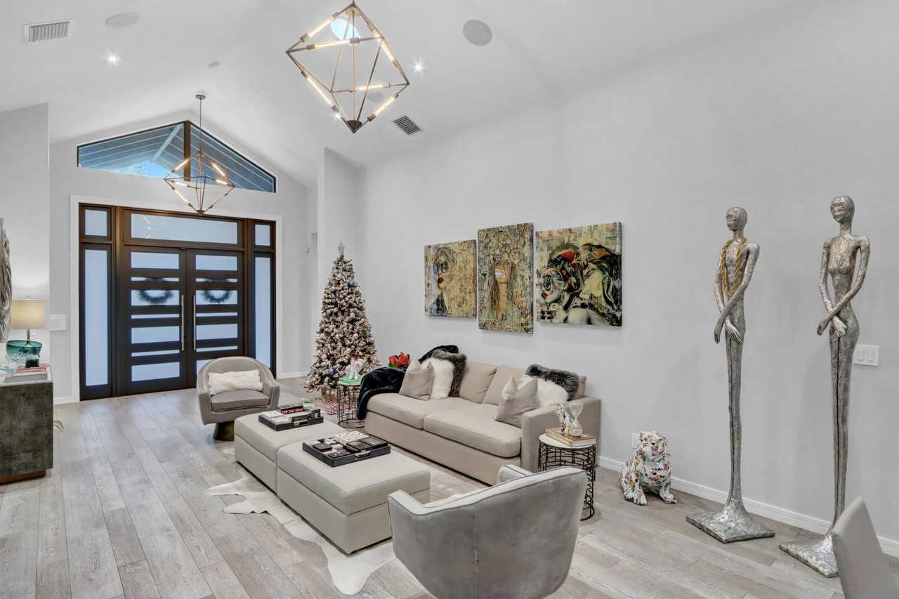 5789 Hamilton Way - Photo 5 of 44