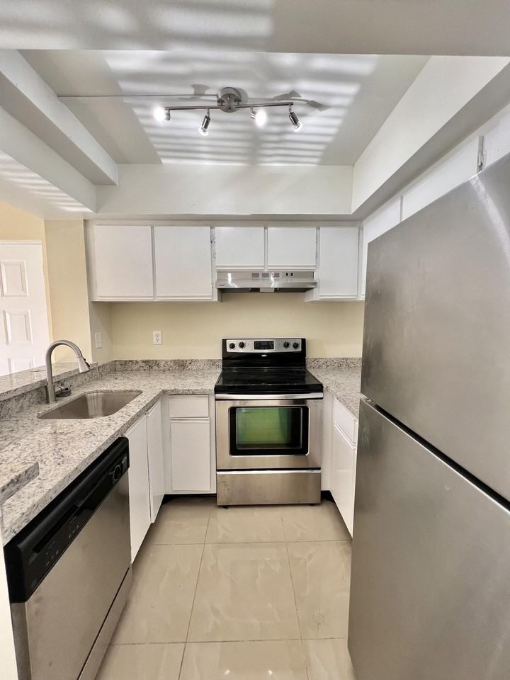 752 Executive Center Dr Apt 33