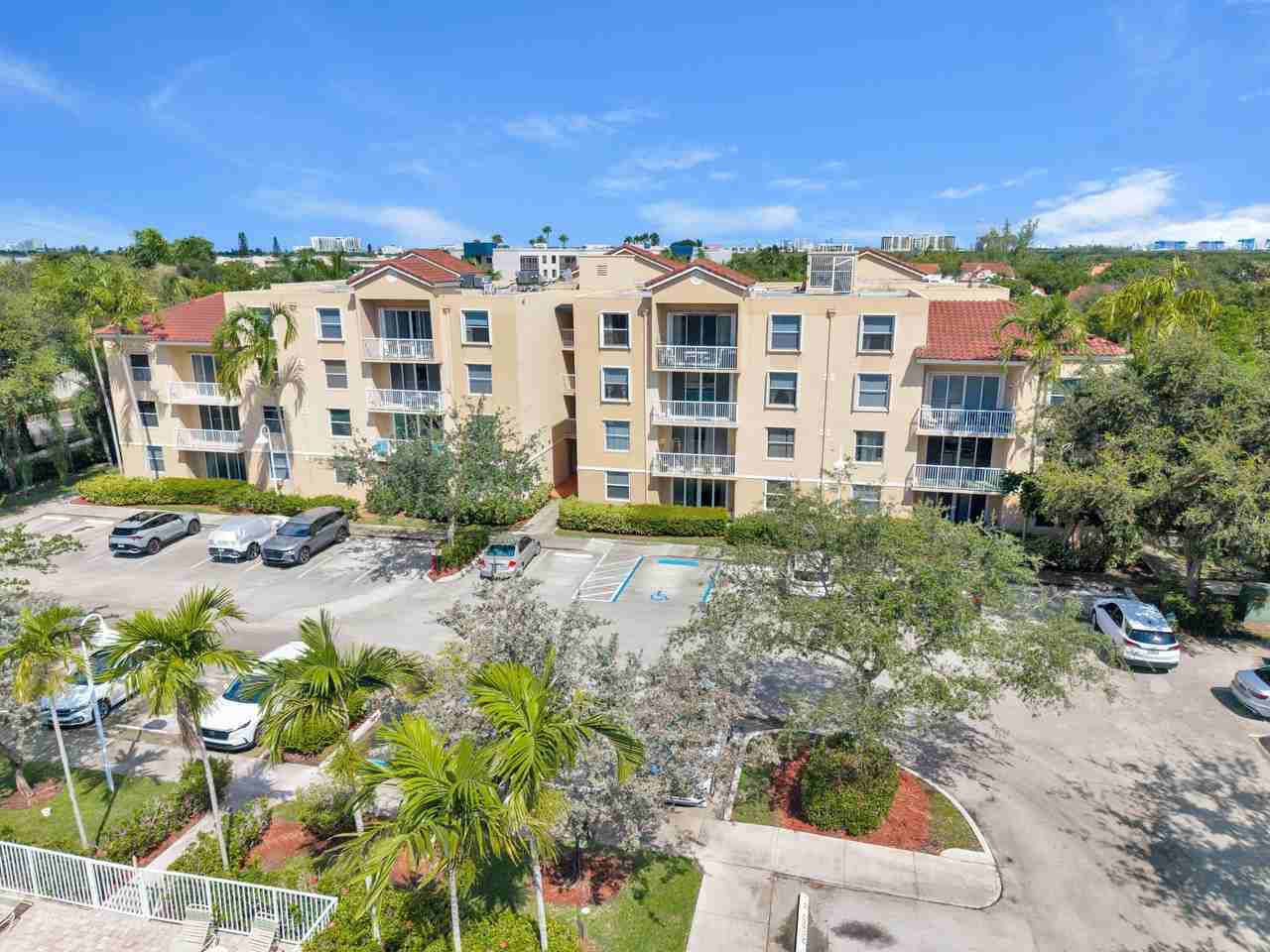 529 E Sheridan St Unit 2061 - Photo 4 of 33