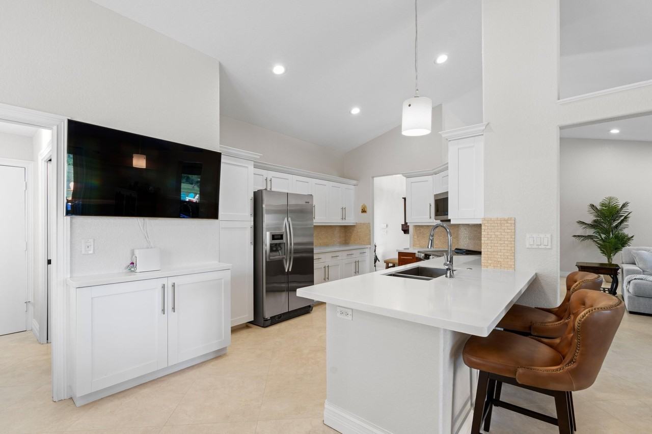 7598 Fairway Trl - Photo 7 of 50