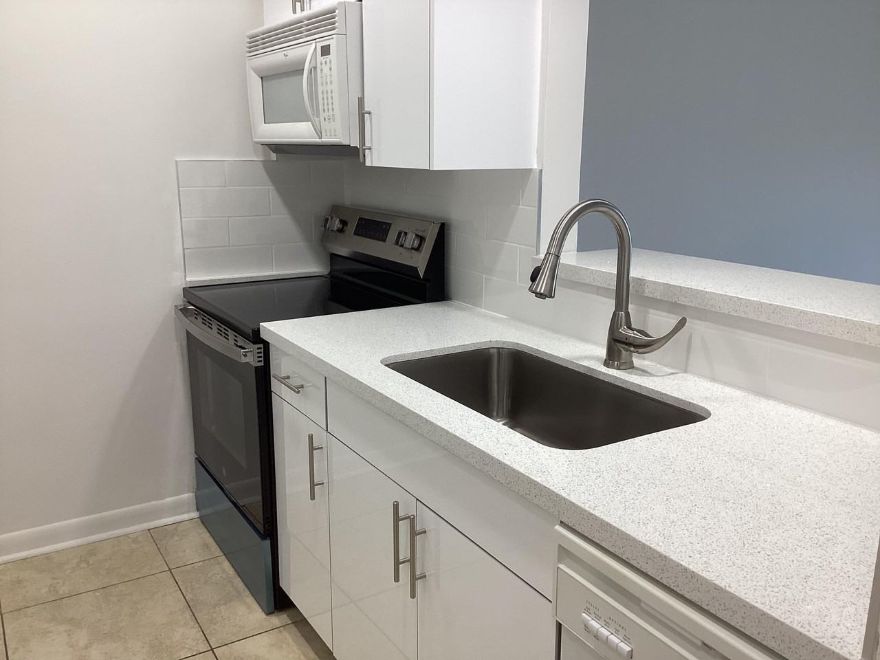 222 N Federal Hwy Apt 220 - Photo 4 of 33