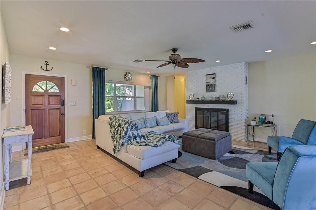 2680 Ne 24th St - Photo 3 of 50