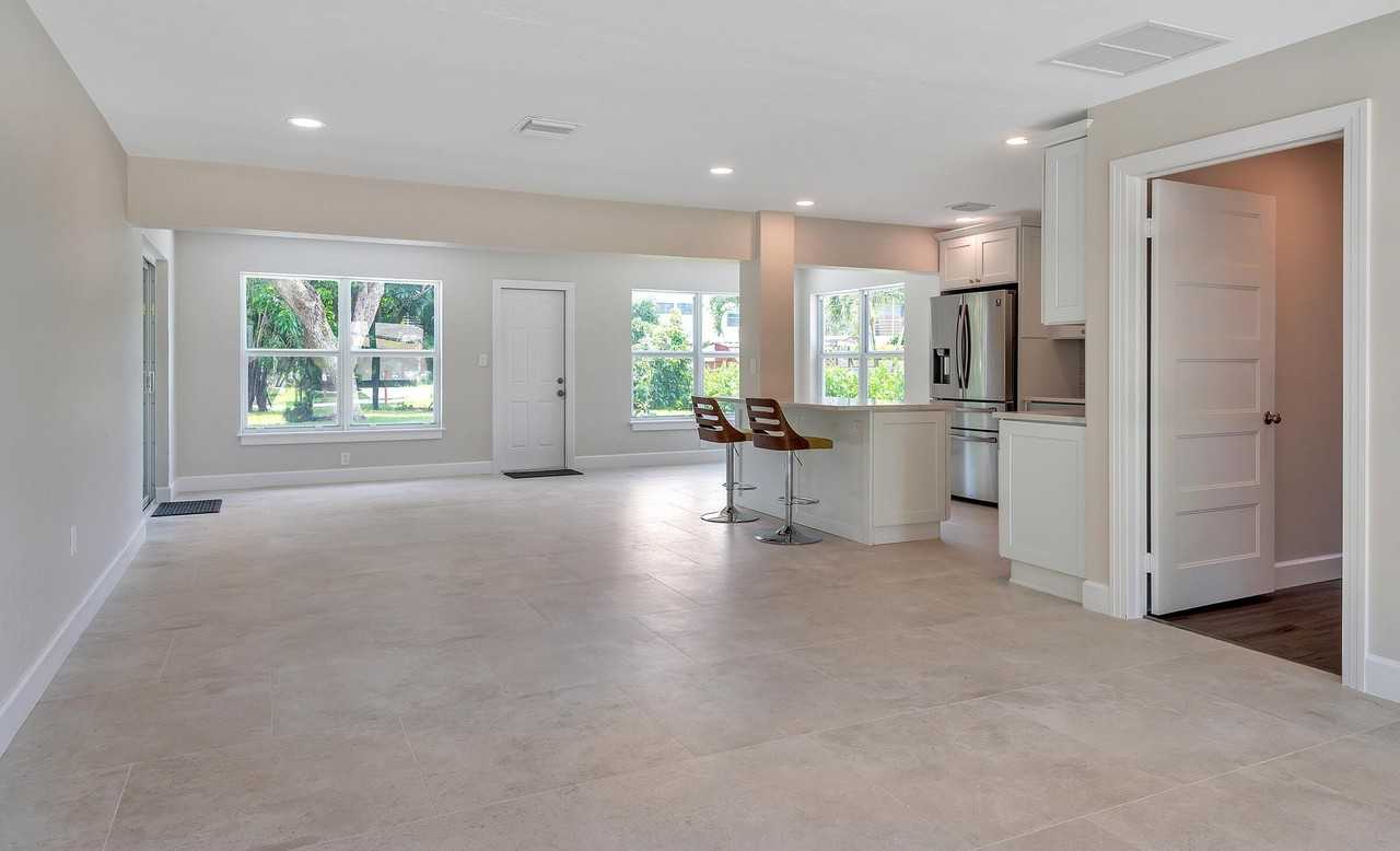 2001 Collier Ave - Photo 3 of 21