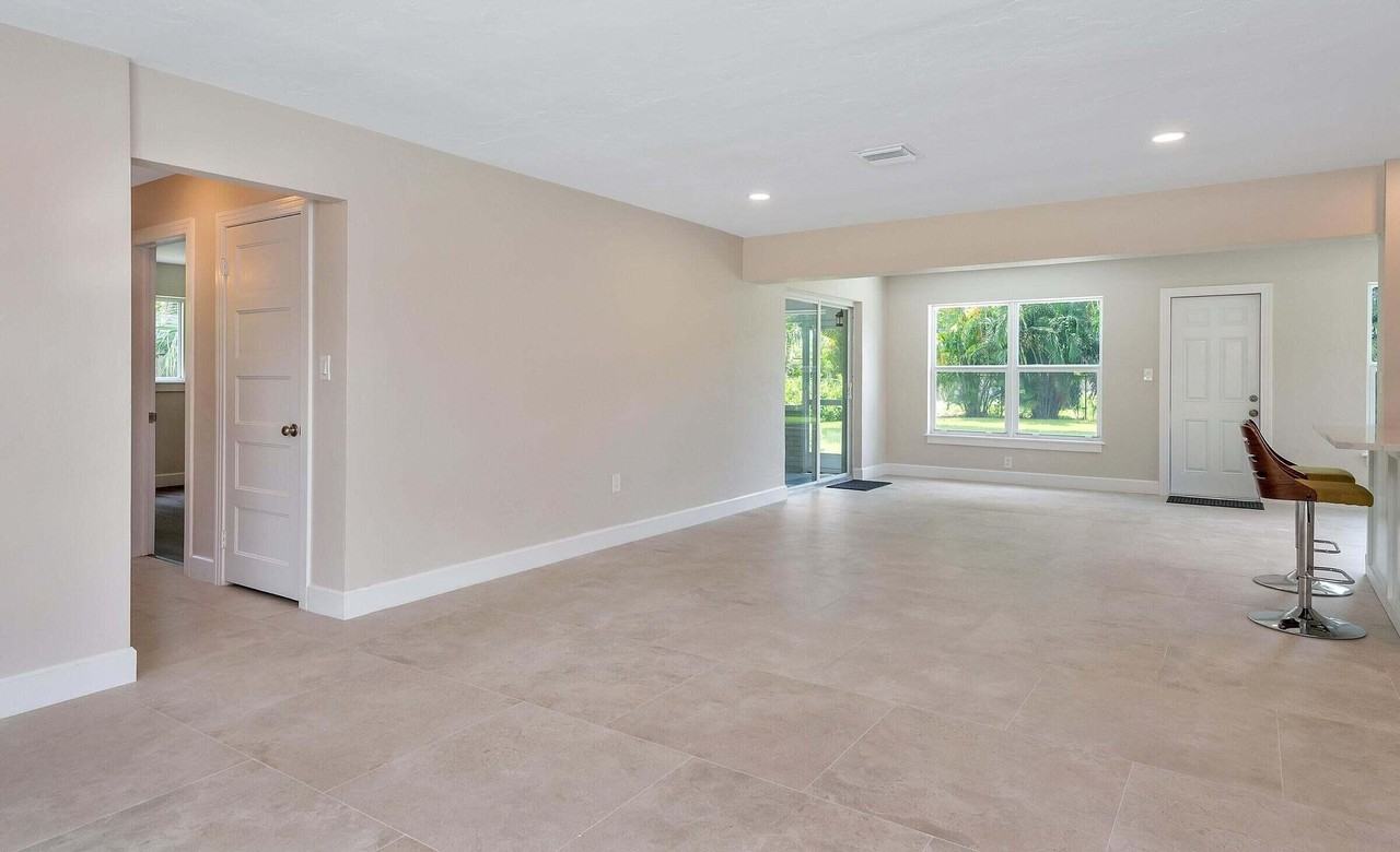 2001 Collier Ave - Photo 5 of 21