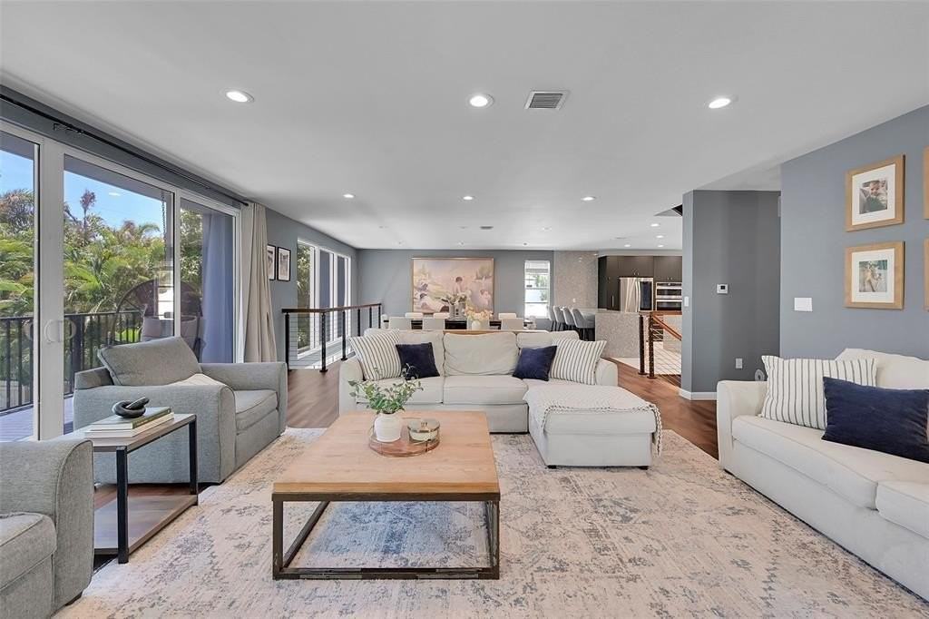 640 Ne 17th Way - Photo 3 of 25