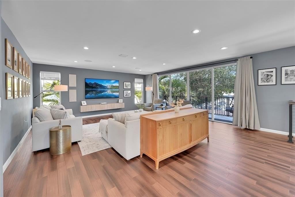 640 Ne 17th Way - Photo 5 of 25