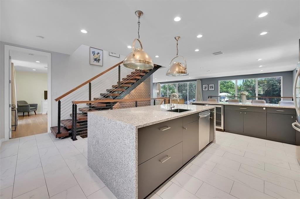 640 Ne 17th Way - Photo 6 of 25