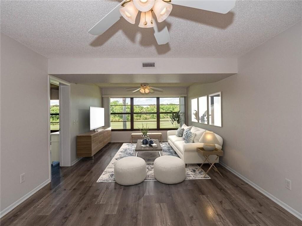 28 Plantation Dr Apt 202 - Photo 2 of 30