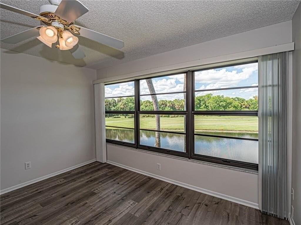 28 Plantation Dr Apt 202 - Photo 5 of 30