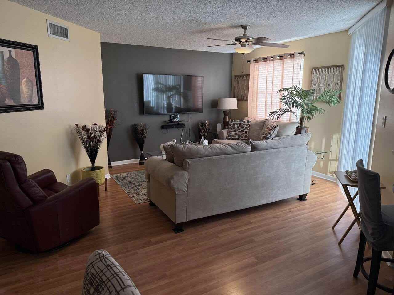 10451 W Broward Blvd Apt 306 - Photo 4 of 15
