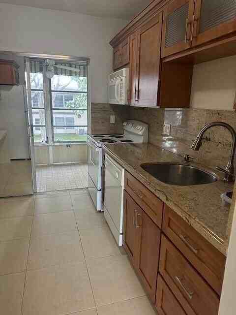 7605 Nw 5th Ct Apt 204 - Photo 4 of 17