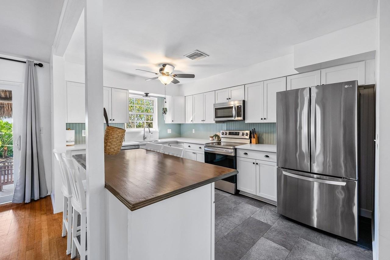 381 Zenith Ln - Photo 3 of 11