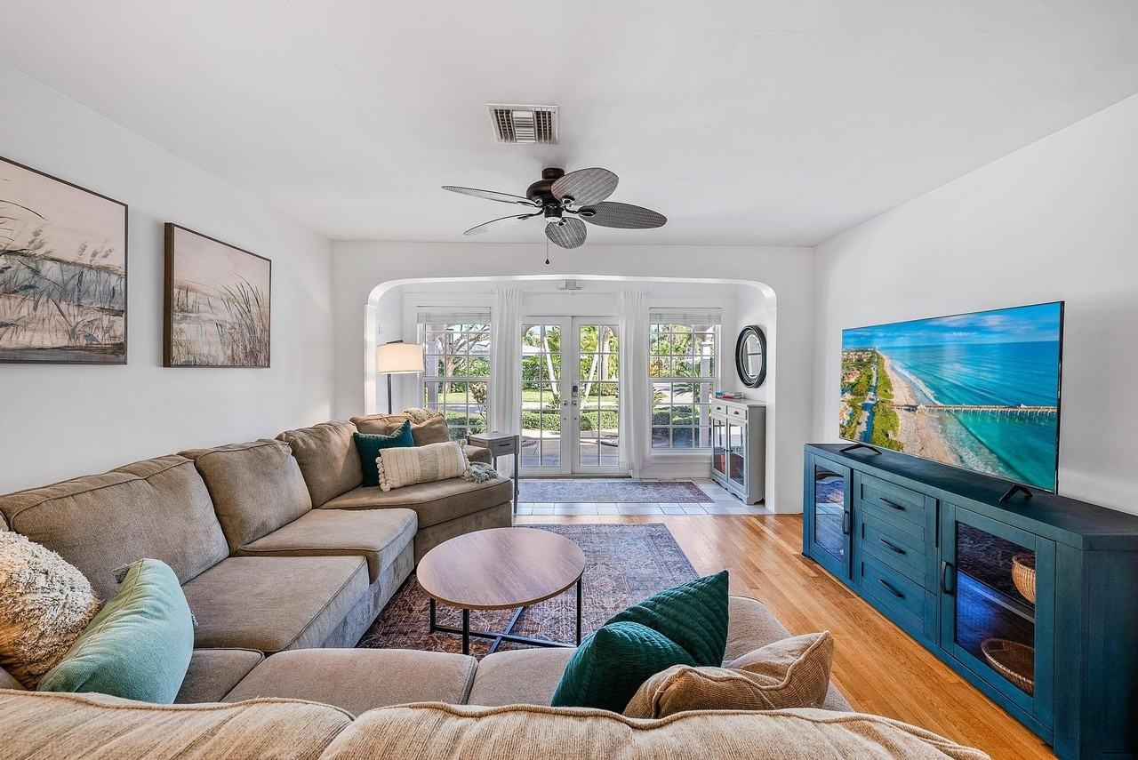 381 Zenith Ln - Photo 4 of 11