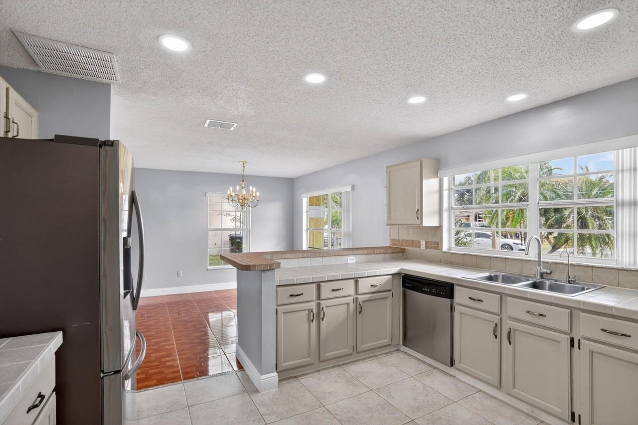 14912 White Magnolia Ct - Photo 7 of 50