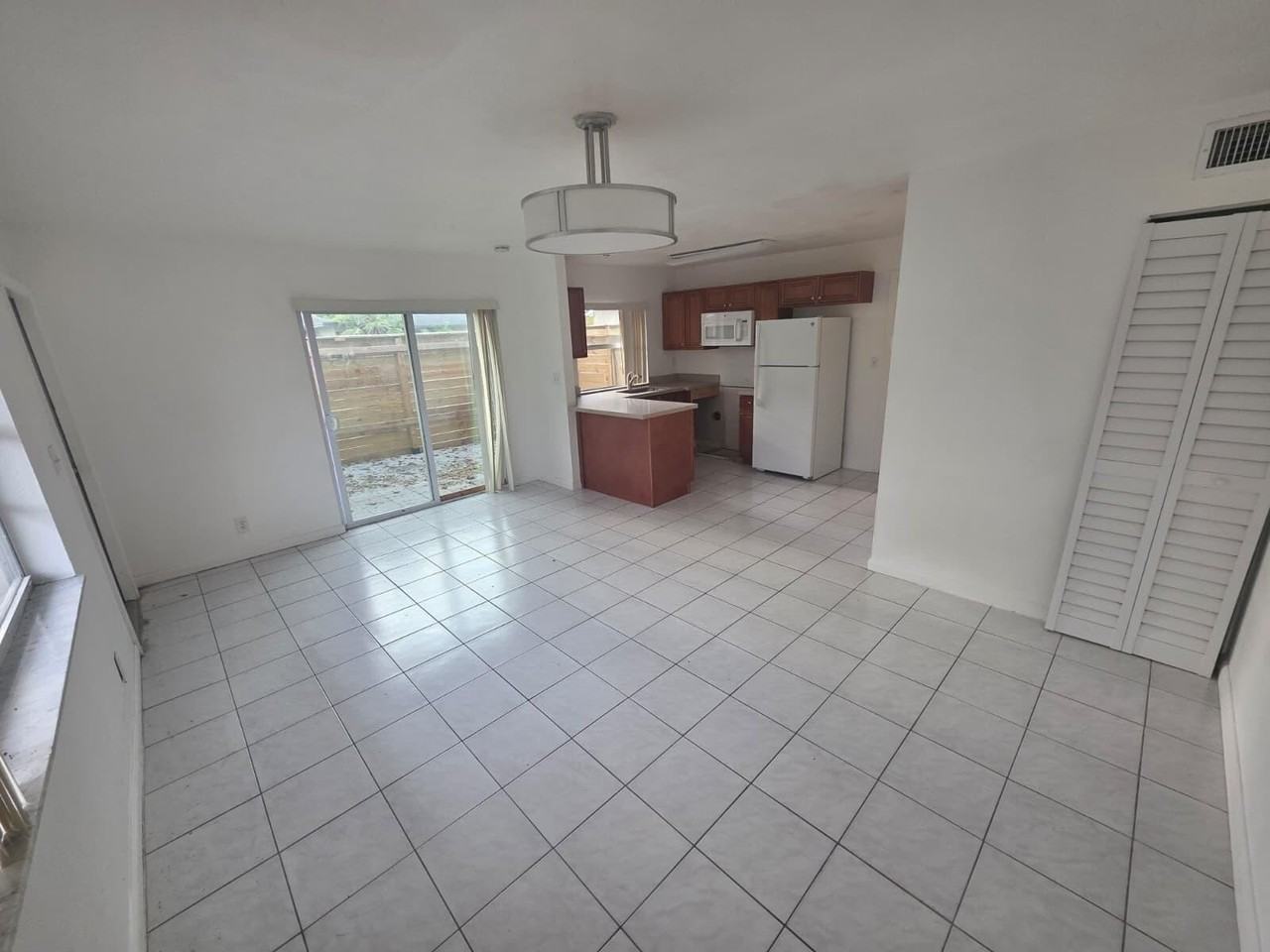 3103 Nw 3rd Ave - Photo 3 of 8