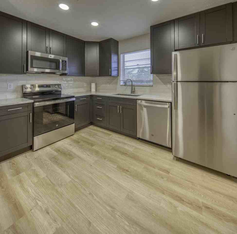 531 N J St Apt 5 - Photo 4 of 17