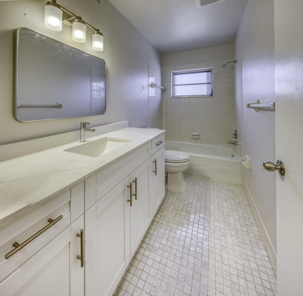 531 N J St Apt 5 - Photo 6 of 17