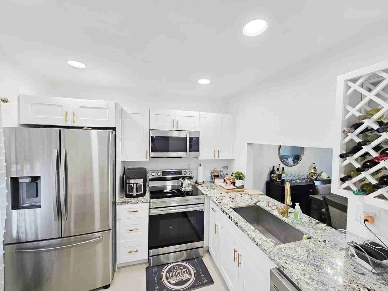 7807 Golf Circle Dr Apt 305 - Photo 3 of 9