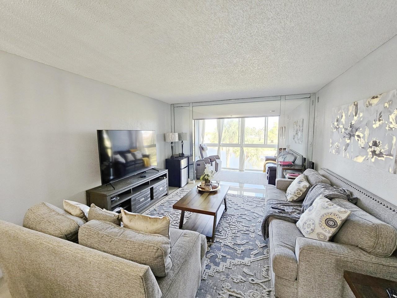 7807 Golf Circle Dr Apt 305 - Photo 4 of 9