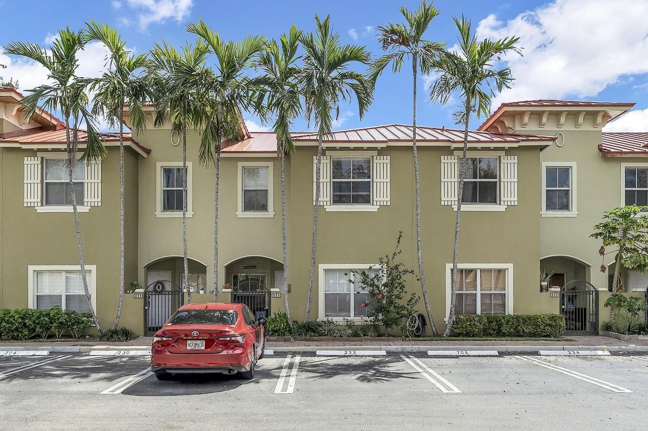 228 Lake Monterey Cir - Photo 2 of 48