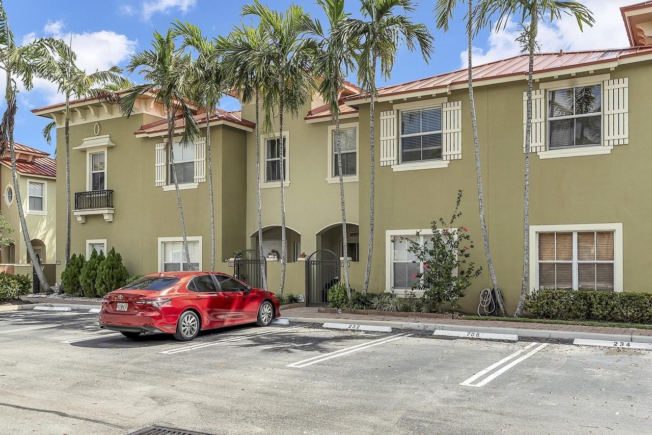 228 Lake Monterey Cir - Photo 3 of 48