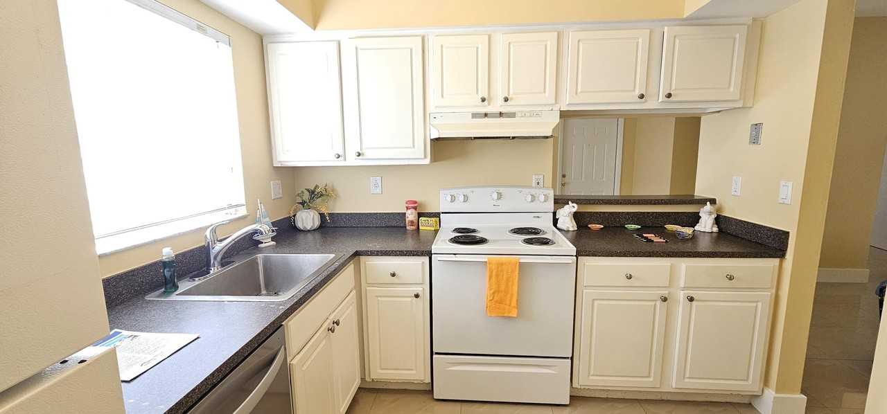 1881 Nw 96th Ter Unit 7f - Photo 2 of 26