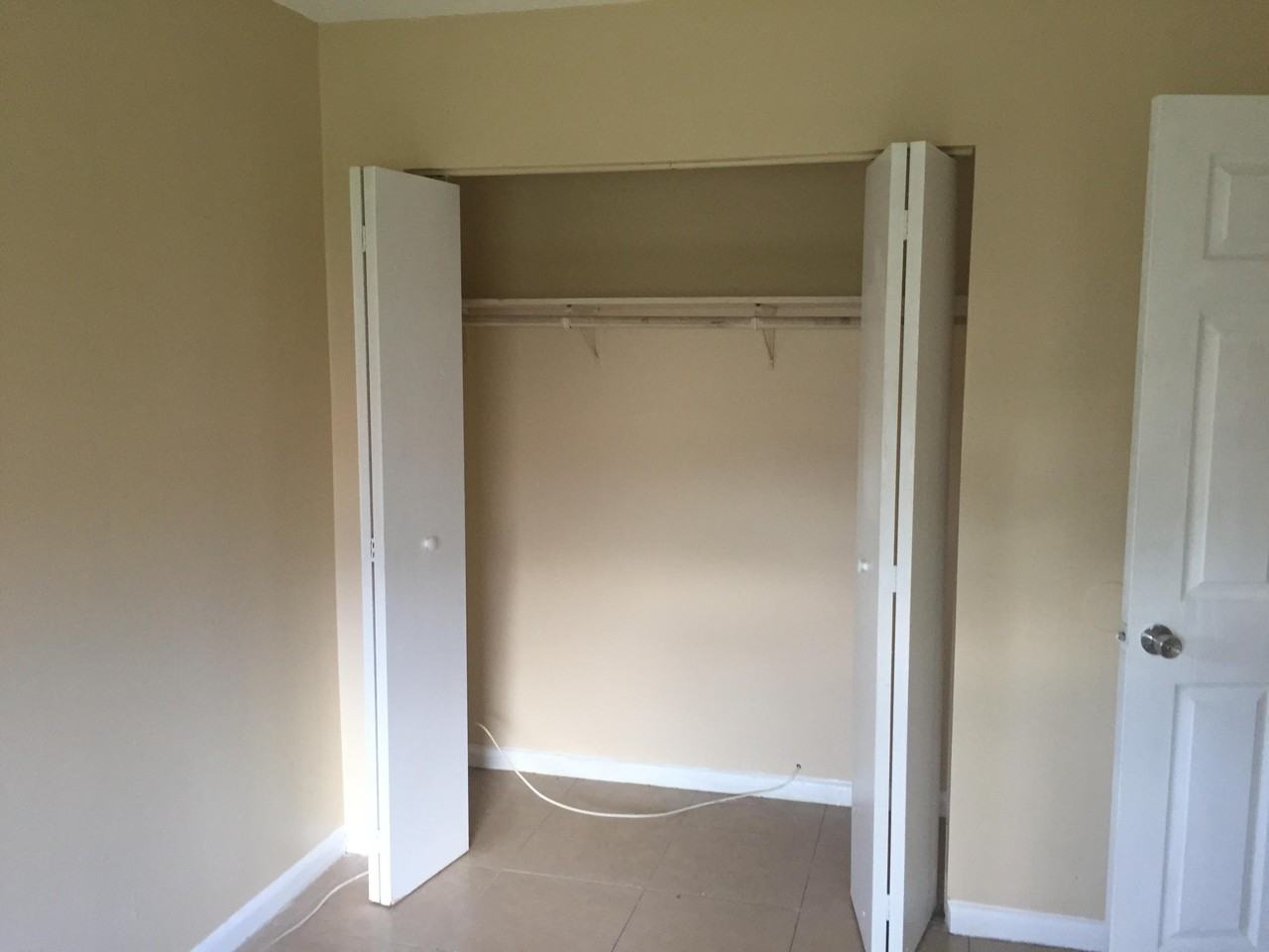 189 W 16th St Apt B - Photo 2 of 5