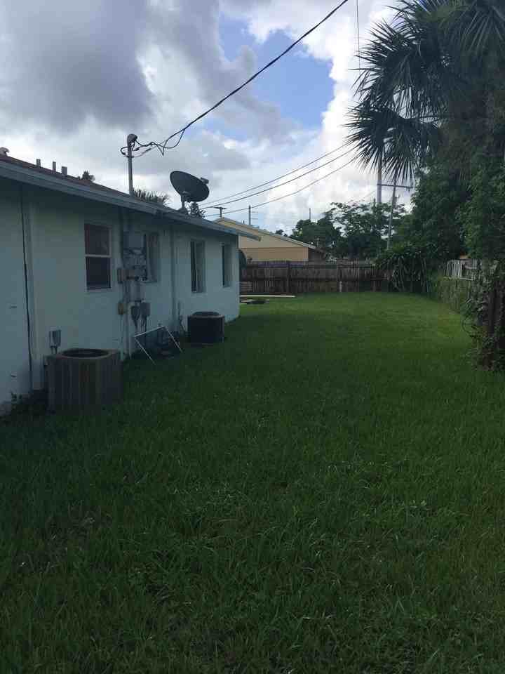 189 W 16th St Apt B - Photo 4 of 5