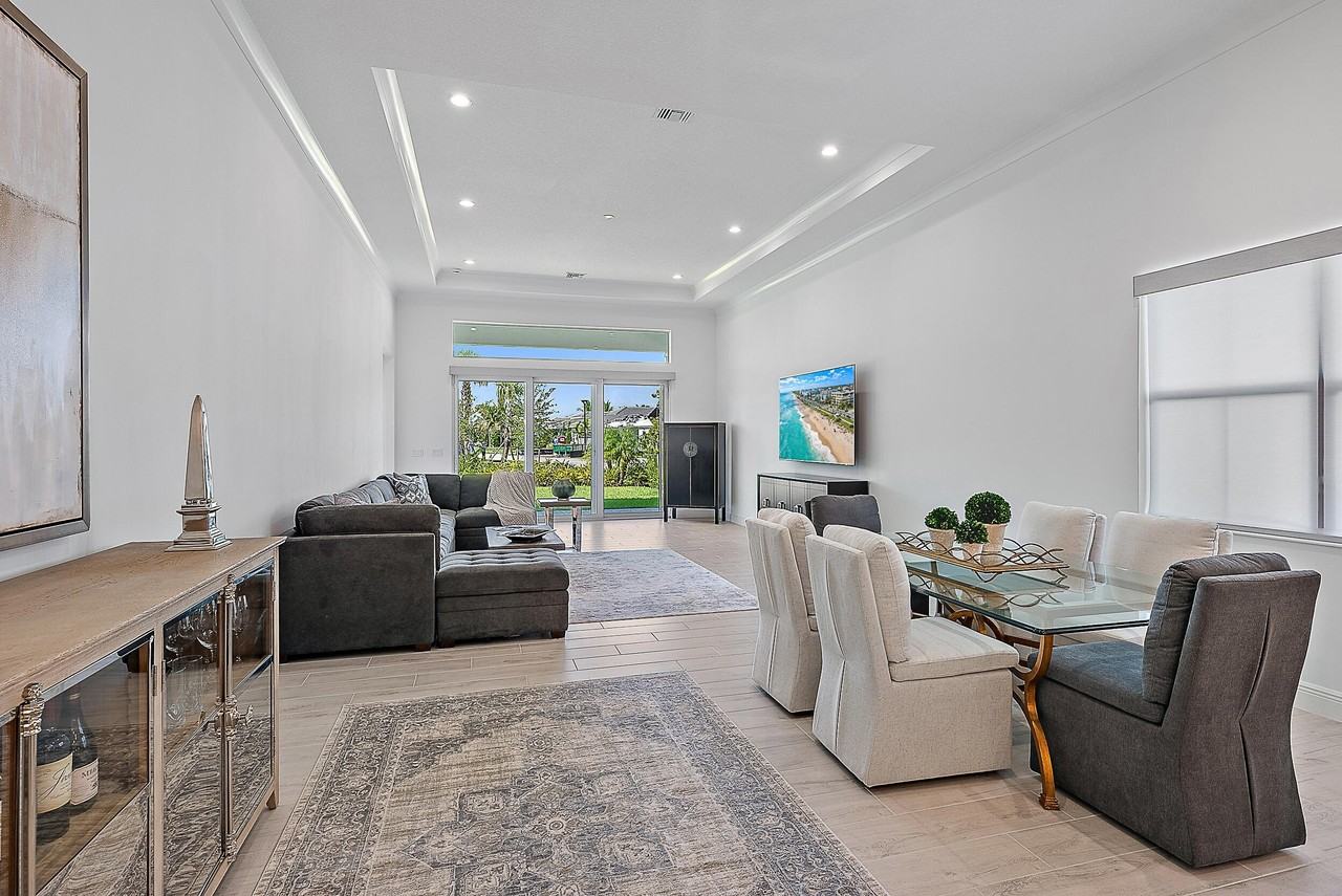 10229 Riverstone Way - Photo 4 of 37