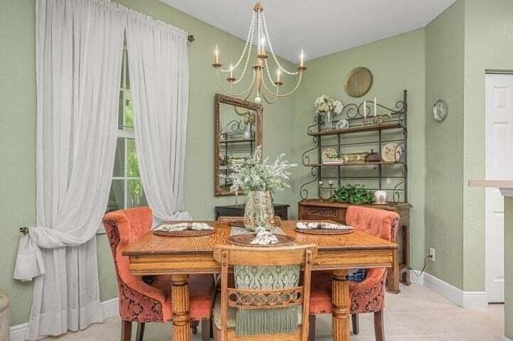 2036 Se Avon Park Dr - Photo 4 of 33