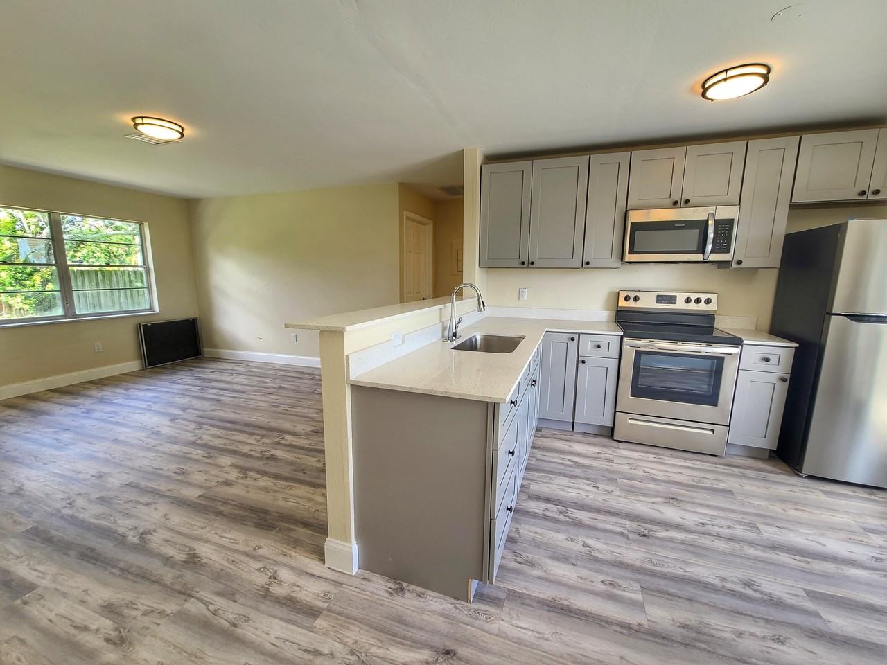 3029 Martin Ave Unit 3031 - Photo 4 of 12