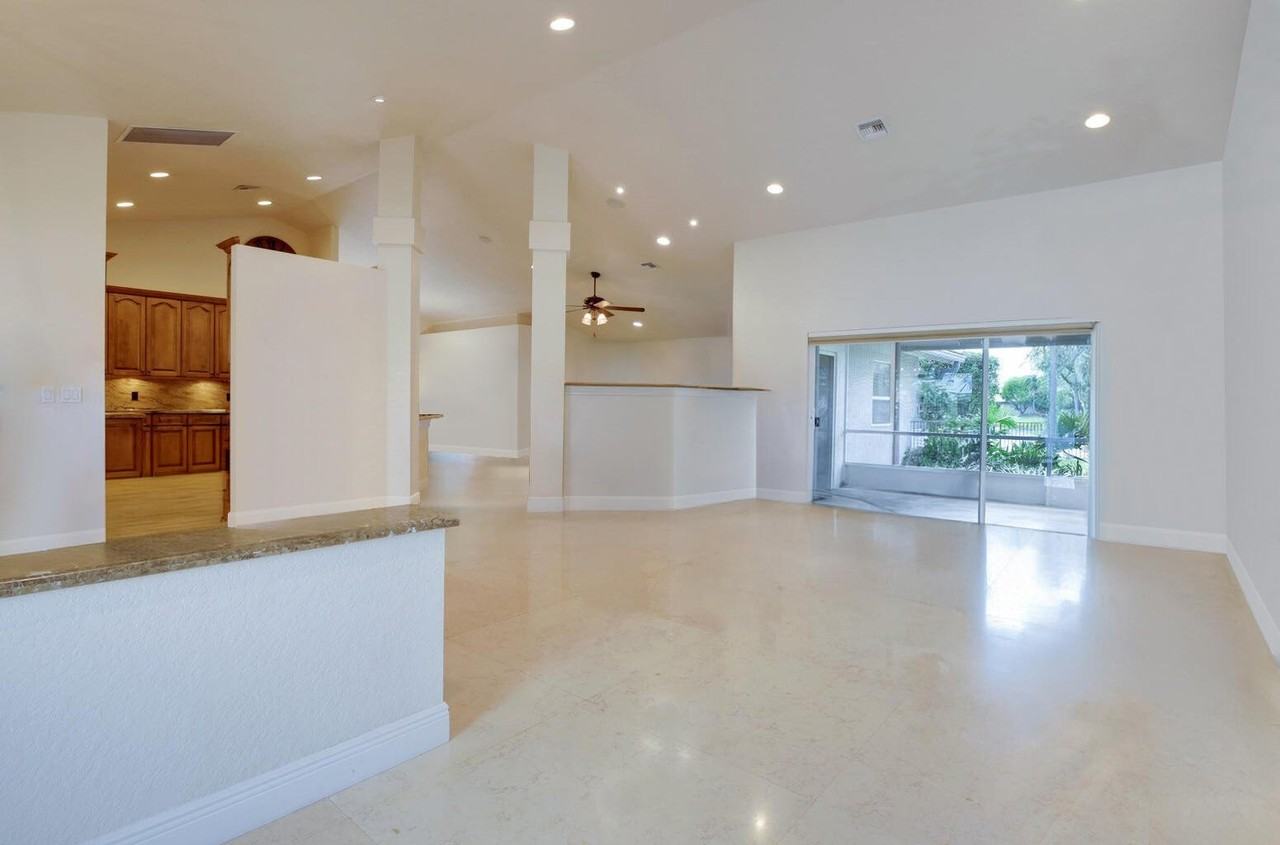 6448 Blue Bay Cir - Photo 6 of 27