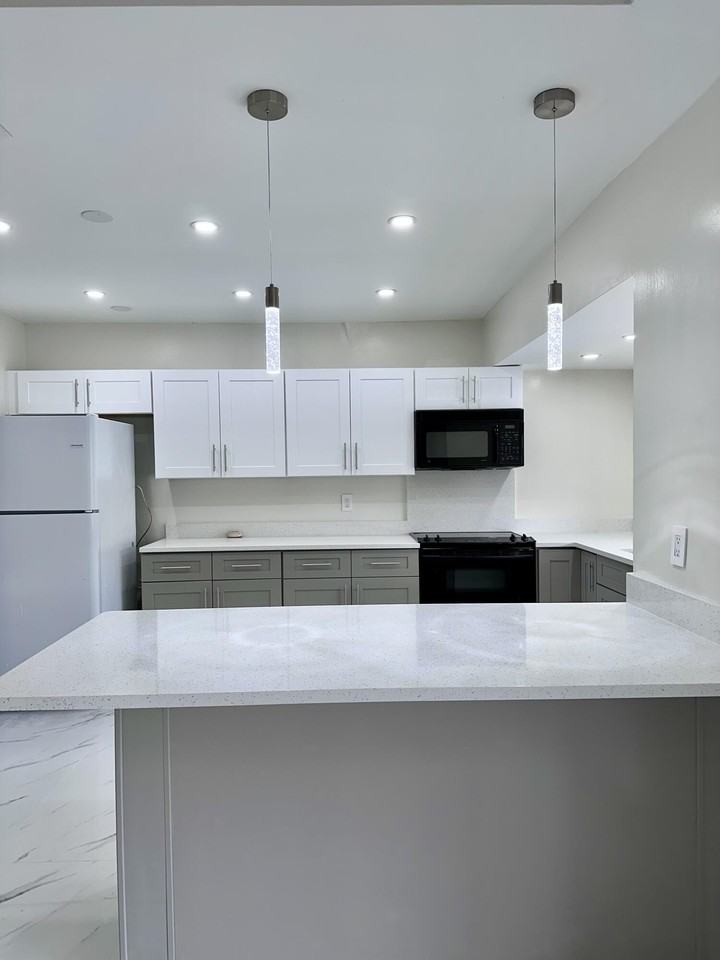 2110 Nw 109th Ave - Photo 4 of 28