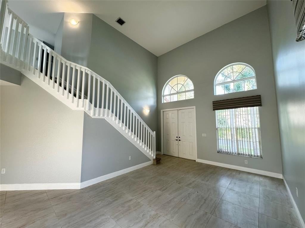 390 Nw 115th Way - Photo 3 of 19