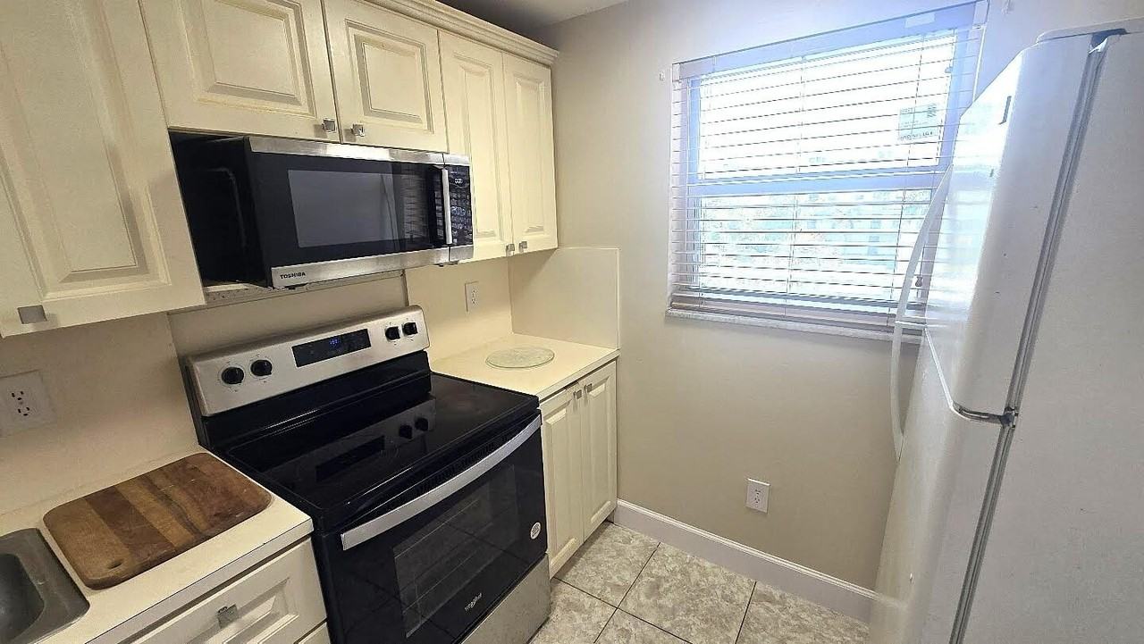 2800 Nw 56th Ave Apt C303 - Photo 3 of 7