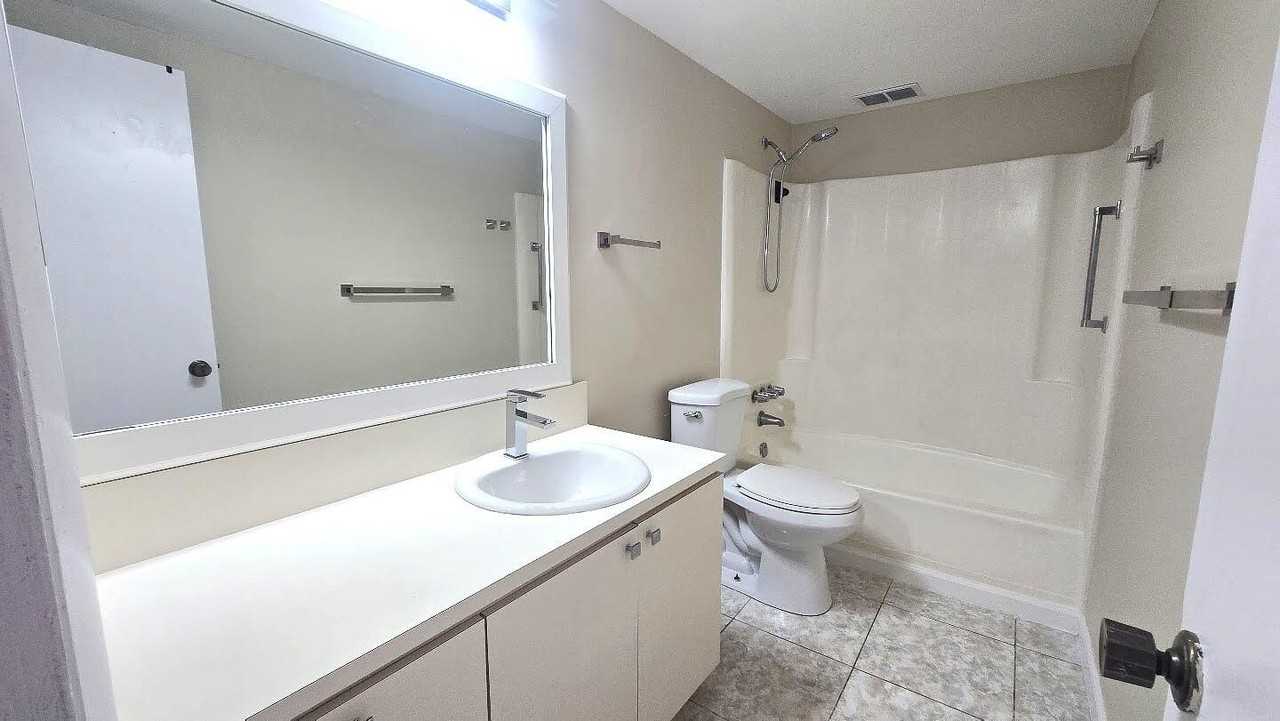 2800 Nw 56th Ave Apt C303 - Photo 6 of 7