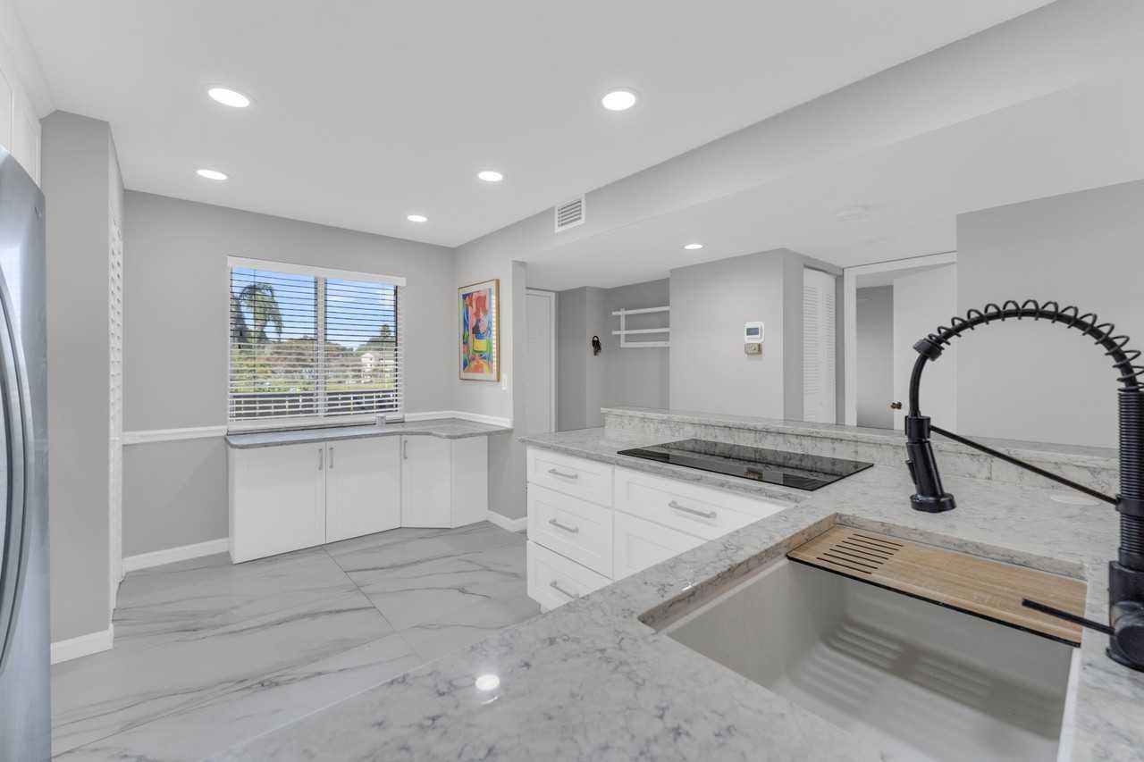 7192 Huntington Ln Apt 307 - Photo 7 of 50