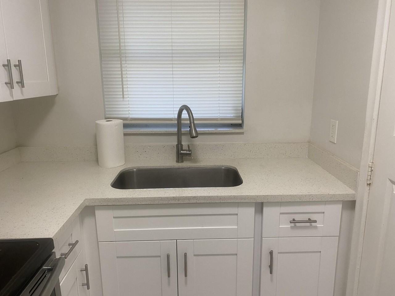 819 Sw 9th Ct - Photo 3 of 15