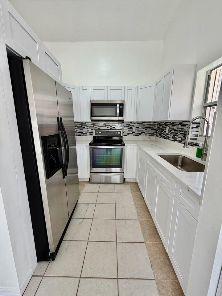 14142 Sw 149th Ct - Photo 4 of 17