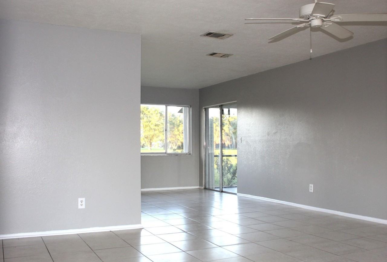 1618 Se Elkhart Ter - Photo 3 of 16