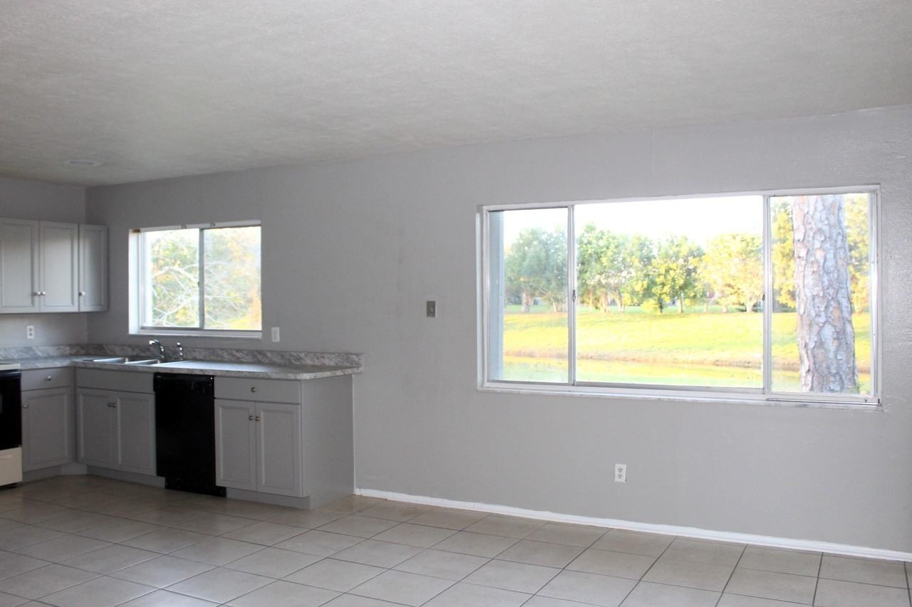 1618 Se Elkhart Ter - Photo 5 of 16