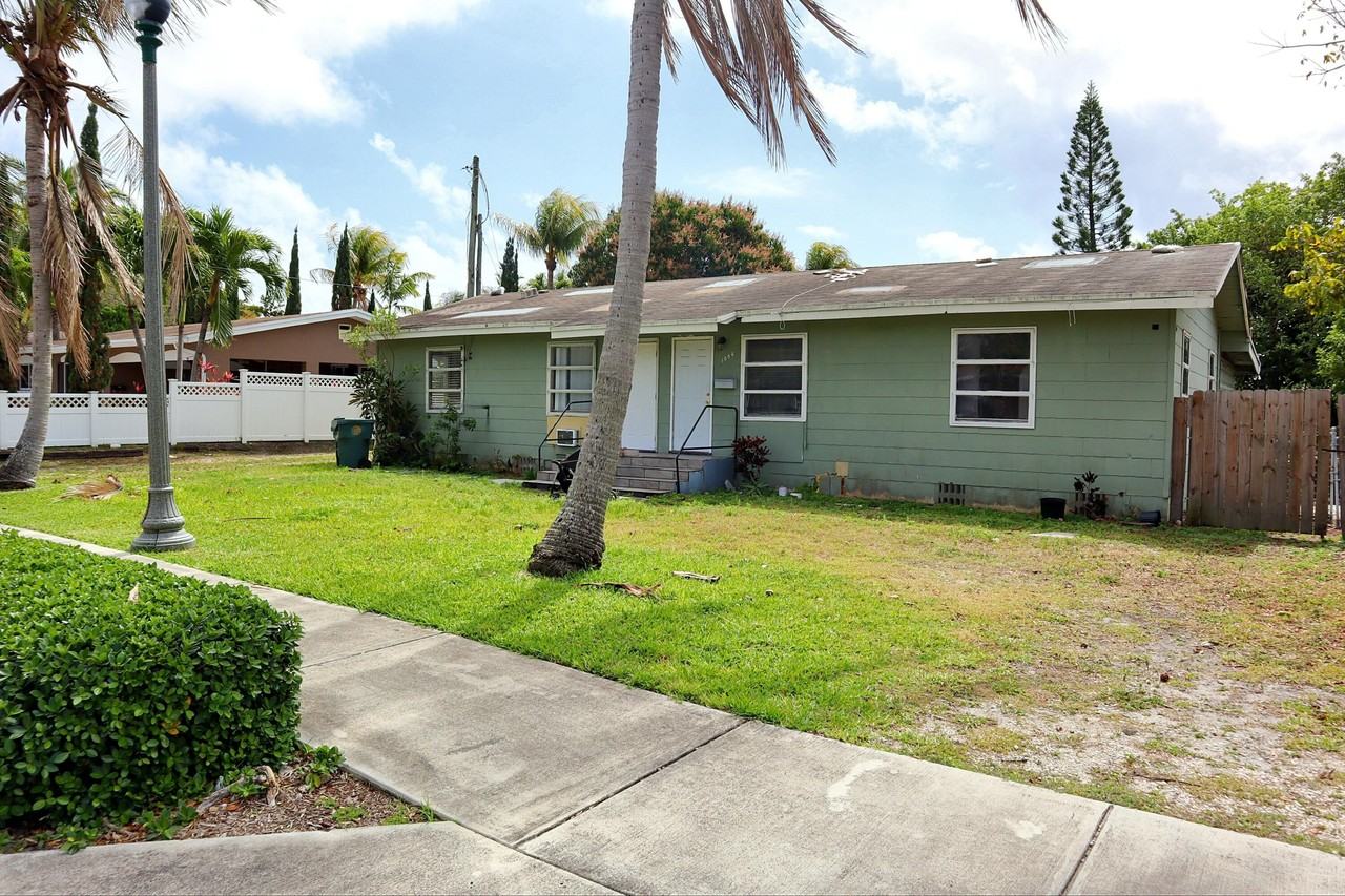 1056 Ne 34th Ct - Photo 2 of 9