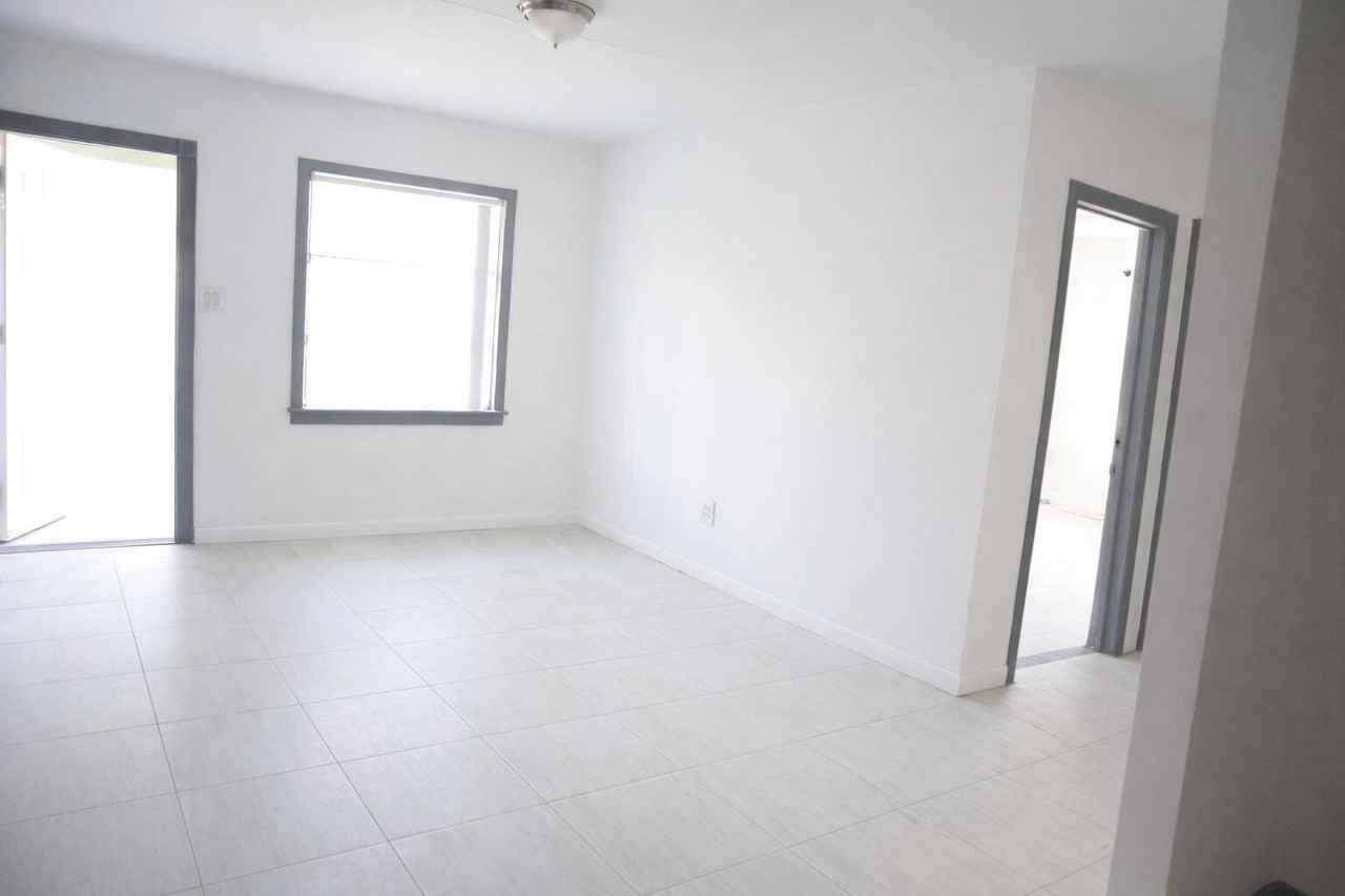 1056 Ne 34th Ct - Photo 3 of 9