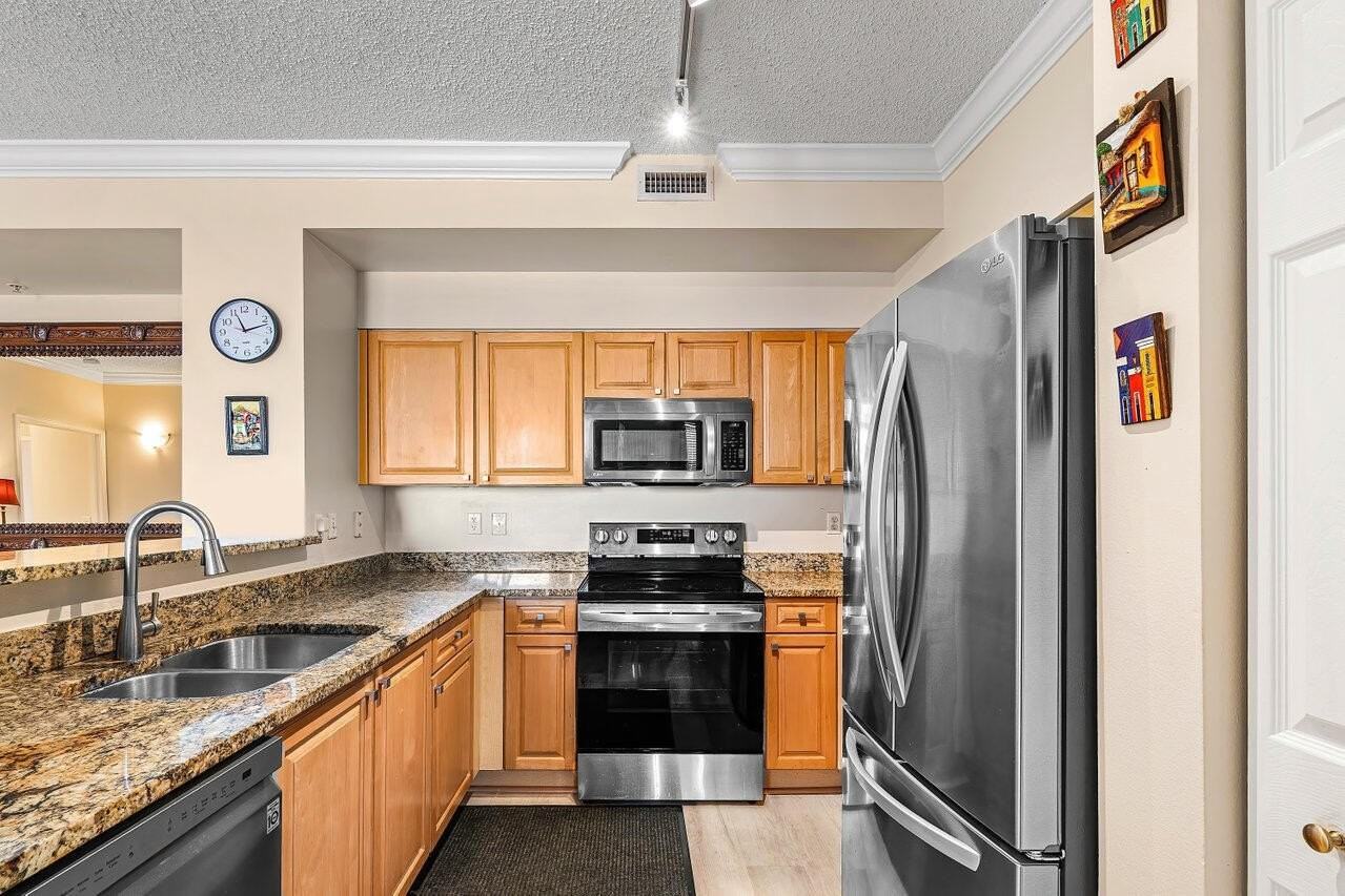 616 Clearwater Park Rd Apt 1206 - Photo 3 of 33